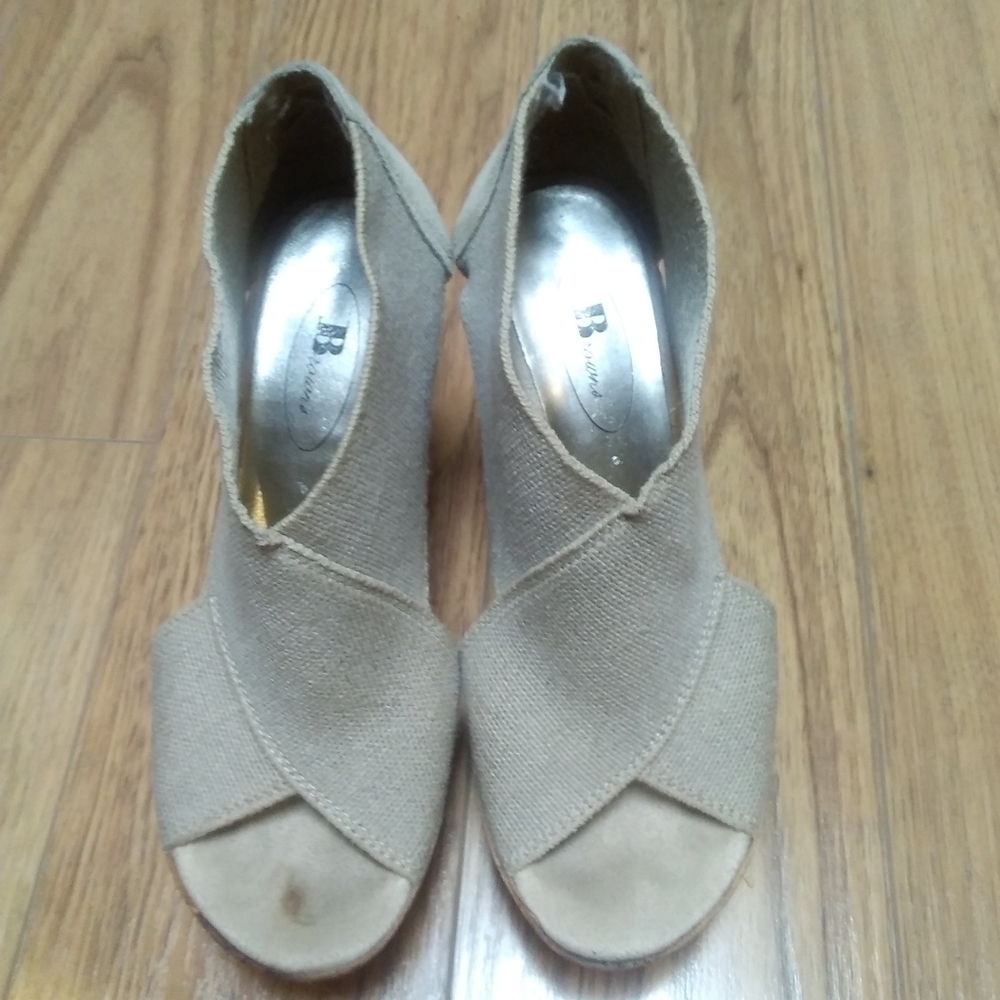 3/15$ Joe Brown's sandals platforms